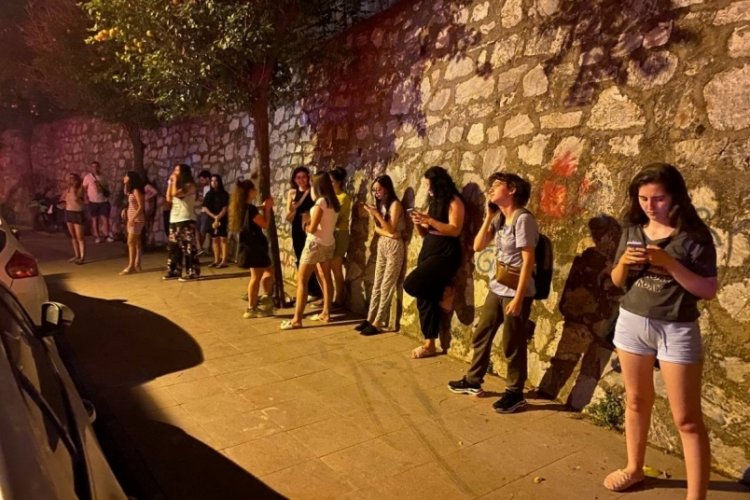 Kız &ouml;ğrenci yurdunda korkutan yangın