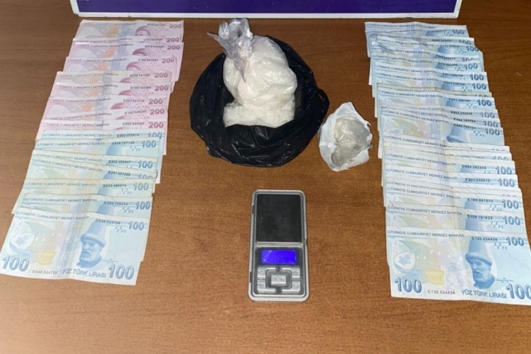 Bursa'da d&uuml;kkanda uyuşturucu ticaretine&nbsp;4 g&ouml;zaltı