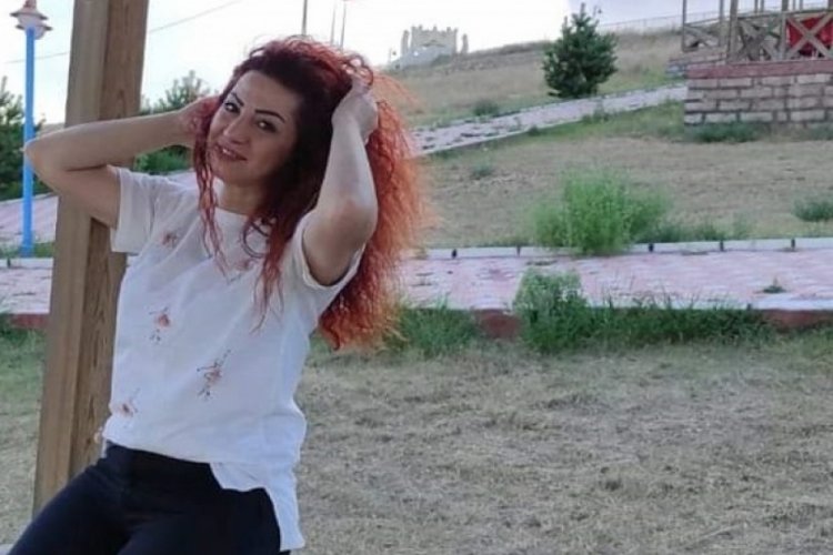 Bursa'da otomobil k&ouml;pr&uuml; korkuluklarına &ccedil;arptı: 1 &ouml;l&uuml;, 1 yaralı