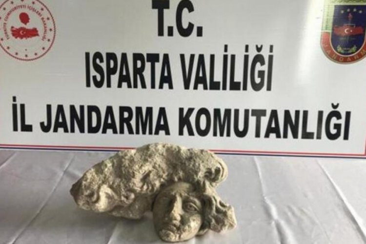 Medusa başı heykeli ele ge&ccedil;irildi
