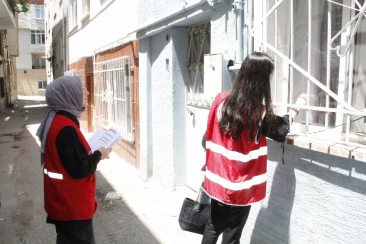 Kızılay Bursa ekipleri bir g&uuml;nde 350 kişiye yardım ulaştırdı