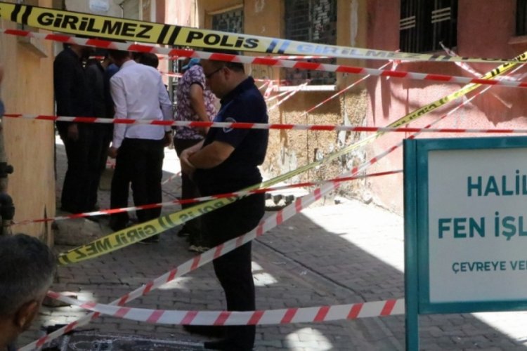 Şanlıurfa'da yol &ccedil;&ouml;kt&uuml;, altından Roma d&ouml;nemine ait t&uuml;nel &ccedil;ıktı