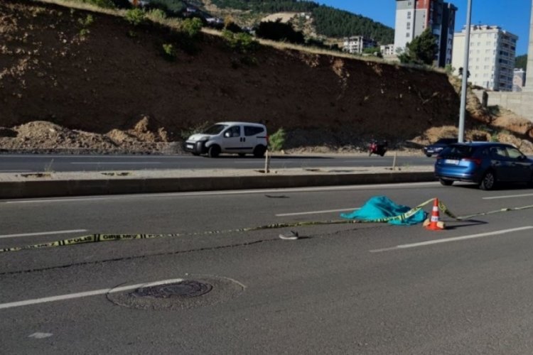 Otomobilin &ccedil;arptığı &ccedil;ocuk feci şekilde can verdi