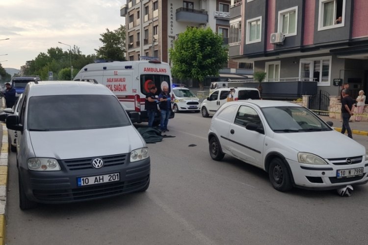 Balıkesir'de otomobil ile &ccedil;arpışan motosikletli yaşamını yitirdi