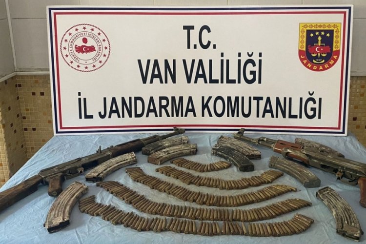 Van'da ter&ouml;r &ouml;rg&uuml;t&uuml; PKK'ya ait silah ve m&uuml;himmat ele ge&ccedil;irdi