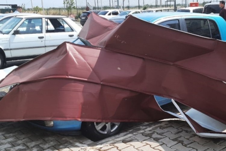 Cezaevi lojmanlarının &ccedil;atıları u&ccedil;tu: 15 ara&ccedil;ta hasar oluştu