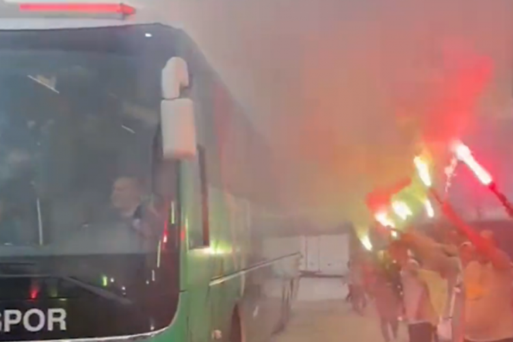 Şampiyon olan Bursaspor U14 takımına coşkulu karşılama