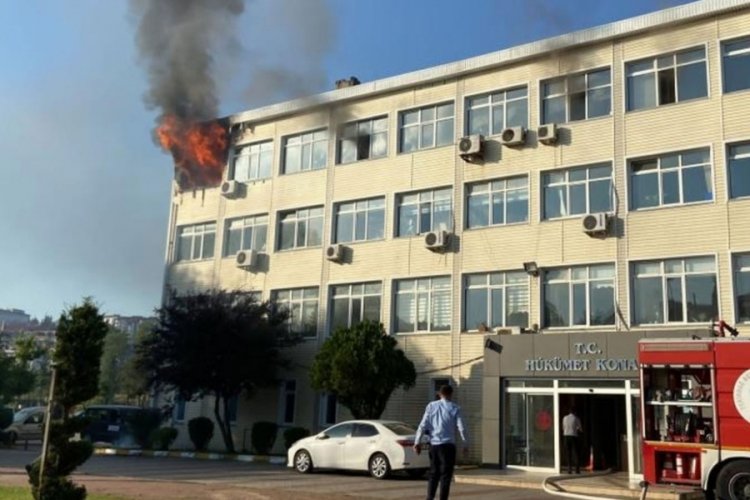 Kaymakamlıkta &ccedil;ıkan yangın korkuttu