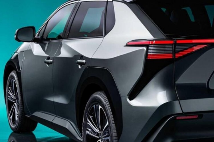 Toyota elektrikli ara&ccedil;larını geri &ccedil;ağırdı