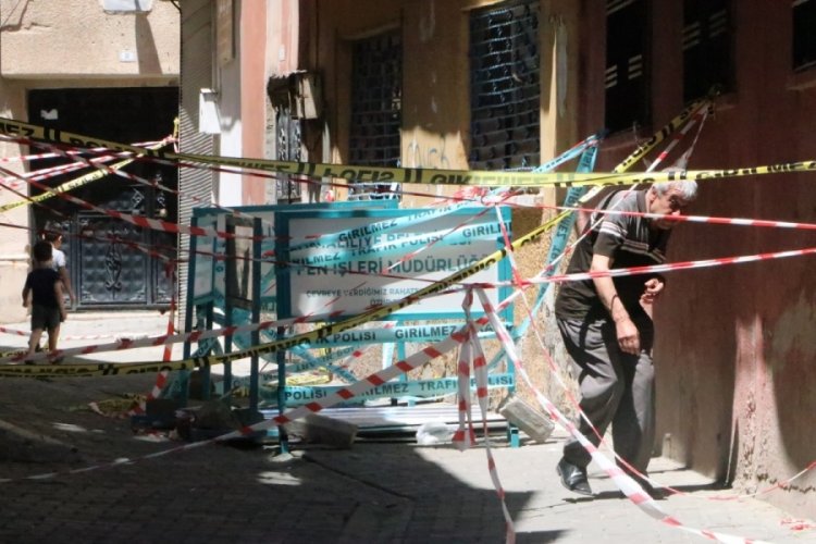 Roma d&ouml;nemi t&uuml;nelinin tespit edildiği sokakta&nbsp;evlere tahliye