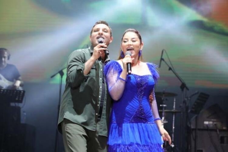 Boğaz'da Rafet El Roman ve Aşkın Nur Yengi'den m&uuml;zik ziyafeti