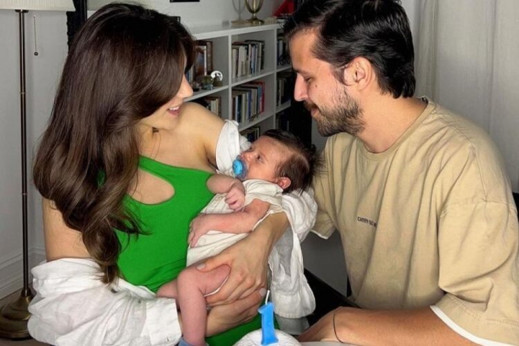 Fulya Zenginer'den aile pozu