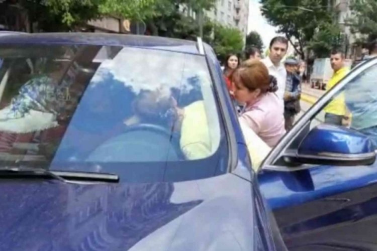 Şehrin g&ouml;beğinde yol kesip kadın s&uuml;r&uuml;c&uuml;ye ateş etti