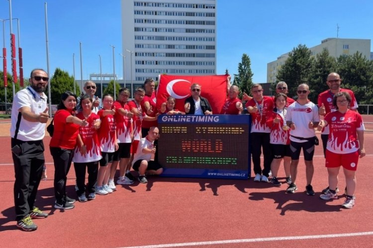 &Ouml;zel Sporcular Down Atletizm Milli Takımı şampiyon oldu