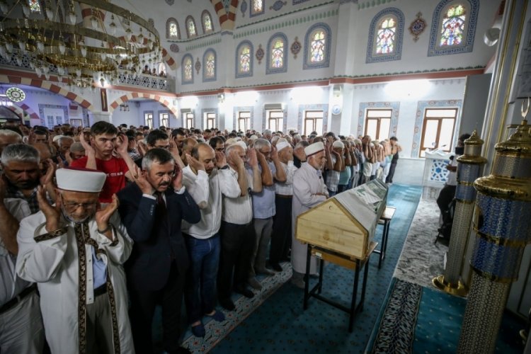 İtalya'daki helikopter kazasında yaşamını yitiren Arif Cez Bursa'da defnedildi