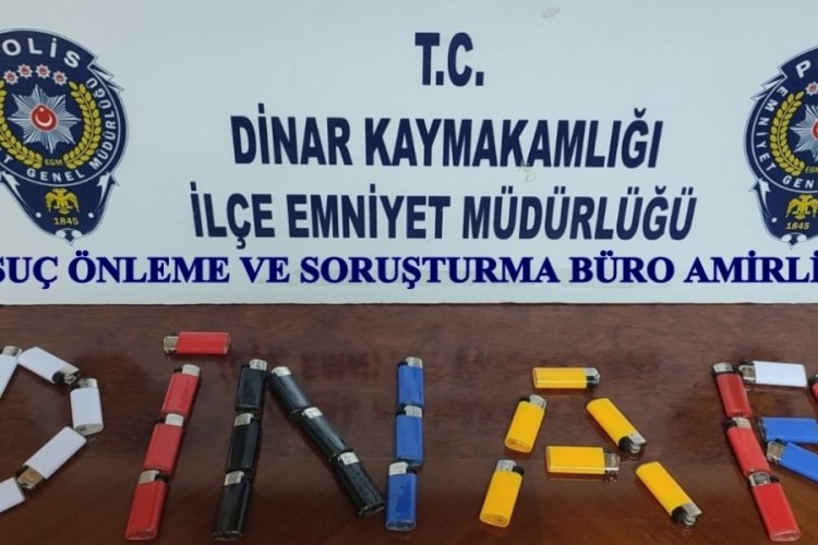 B&uuml;feden &ccedil;akmak ve &ccedil;ikolata &ccedil;alan şahıslar yakalandı