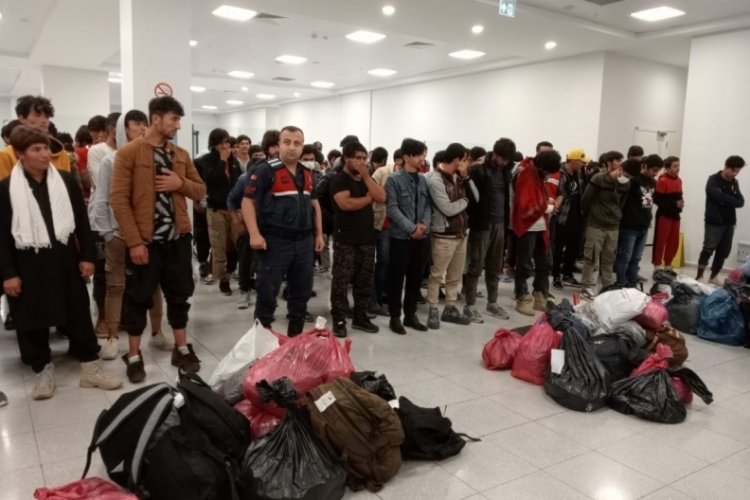 131 ka&ccedil;ak g&ouml;&ccedil;men sınır dışı edildi
