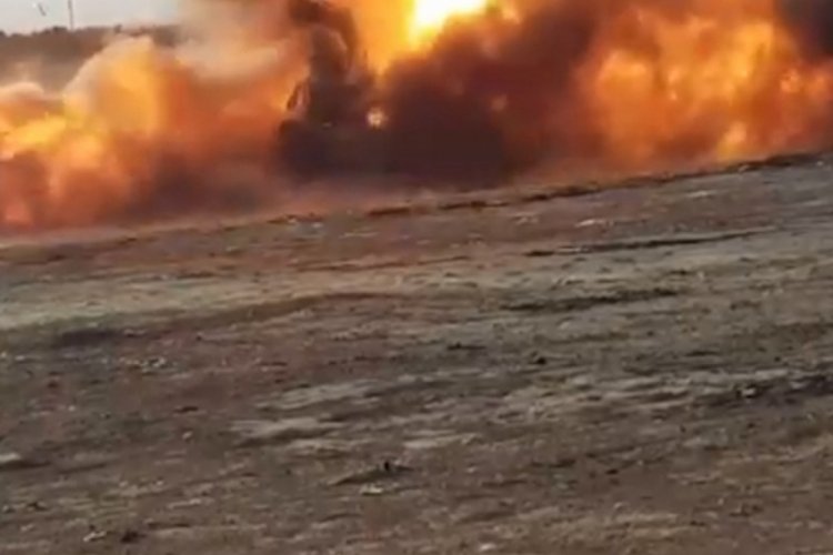 Fırat Kalkanı b&ouml;lgesinde bomba y&uuml;kl&uuml; kamyon imha edildi