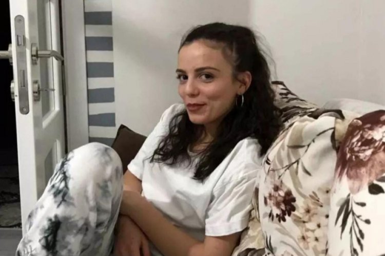 Otomobilin &ccedil;arptığı gen&ccedil; kız hayatını kaybetti