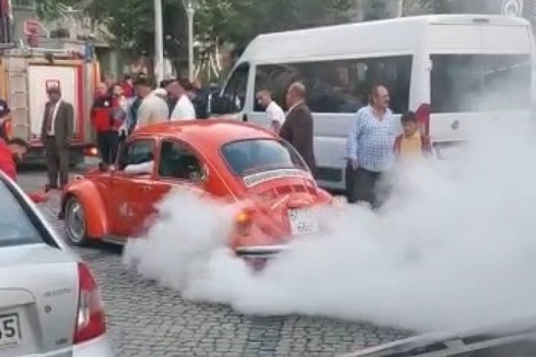 D&uuml;ğ&uuml;n konvoyunda lastik yakan ara&ccedil; trafikten men edildi