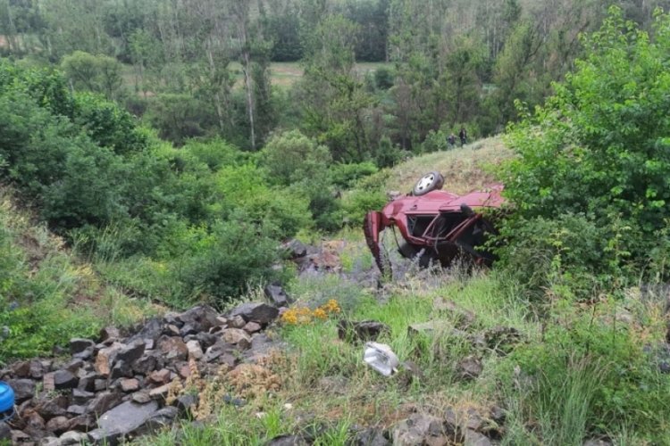 Viraja hızlı giren otomobil u&ccedil;uruma yuvarlandı: 1 &ouml;l&uuml;