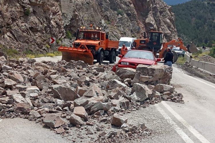 Yama&ccedil;tan kopan kayalar faciaya sebep oluyordu