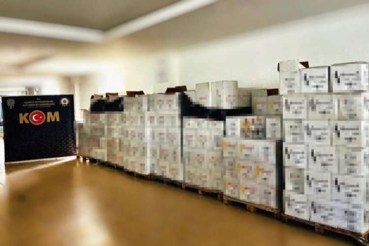 5 bin 236 şişe ka&ccedil;ak i&ccedil;ki ele ge&ccedil;irildi