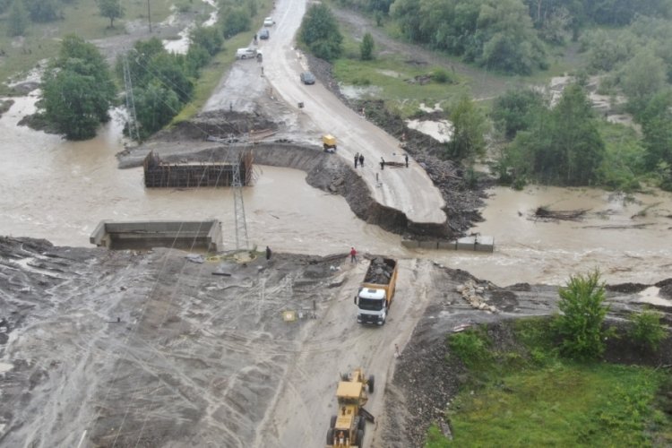 Sada &ccedil;ayı taştı, iki il&ccedil;enin Kastamonu'yla bağlantısı kesildi