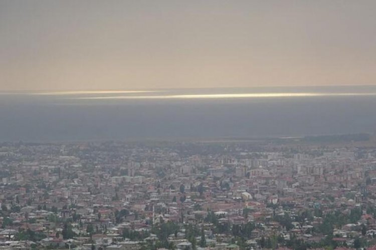 G&ouml;ky&uuml;z&uuml; toz bulutlarıyla kaplandı
