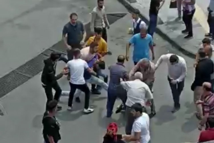 Cumhurbaşkanı Erdoğan'a ve devlete hakaret edenler tekme tokat d&ouml;v&uuml;ld&uuml;