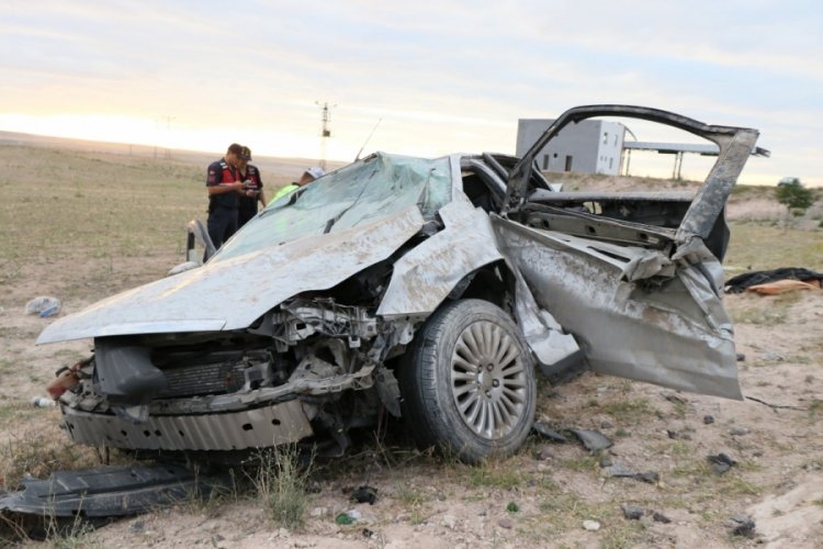 Aksaray'da korkun&ccedil; kaza otomobil takla attı: &Ouml;l&uuml; ve yaralılar var