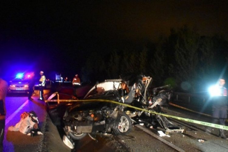 Kastamonu'da yolcu otob&uuml;s&uuml; ile otomobil &ccedil;arpıştı: 2 &ouml;l&uuml;, 16 yaralı