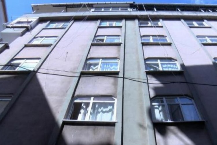Kapının &ouml;n&uuml;nden ge&ccedil;erken zehirlenip hastanelik oldular