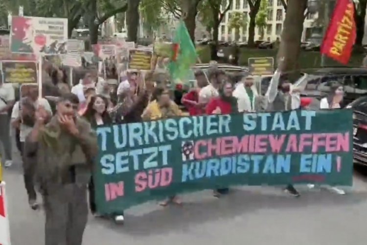 Alman polisi, PKK'lıların y&uuml;r&uuml;y&uuml;ş&uuml;ne izin verdi