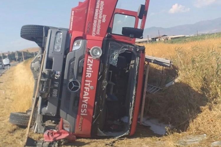 İtfaiye ekibi yangına giderken kaza yaptı