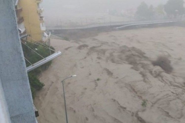 Sel teyakkuzu: 3 k&ouml;y boşaltıldı , 25 kişi yurda yerleştirildi