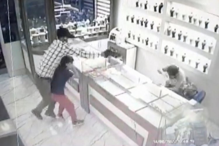 Kuyumcuyu bacaklarından vuran soyguncular yakalandı
