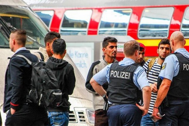 Sığınmacı kampında bı&ccedil;aklı saldırı: 1 &ouml;l&uuml;, 5 yaralı