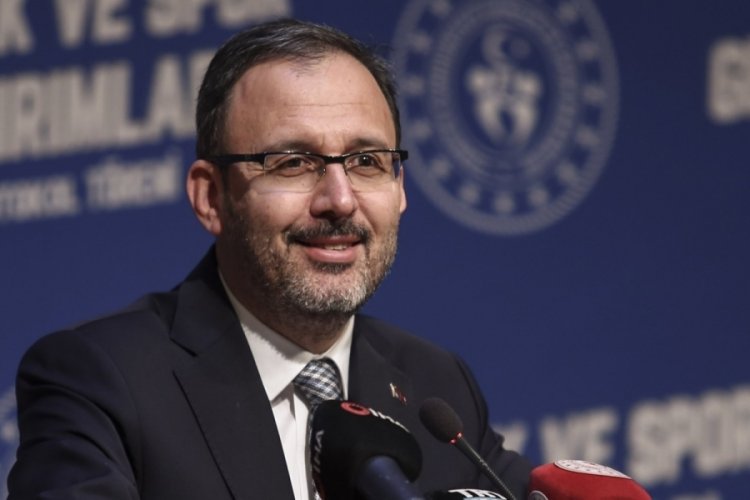 Mehmet Muharrem Kasapoğlu'ndan TVF Spor Lisesi'ne kutlama