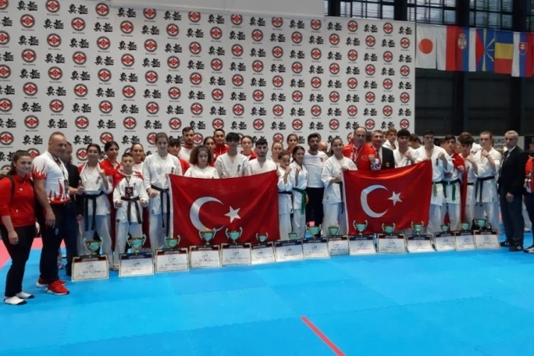 15 yaşındaki sporcu tarih yazdı madalyayı Bursa'ya getirdi