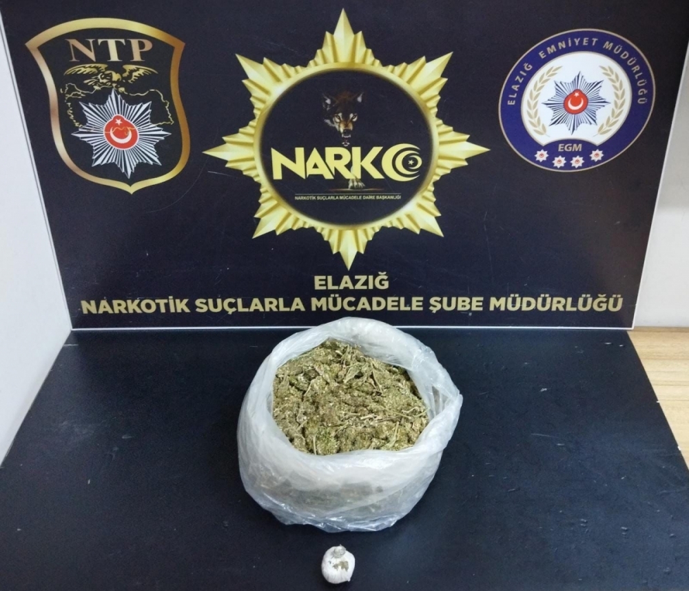 Elazığ'da durdurulan ara&ccedil;ta uyuşturucu ele ge&ccedil;irildi