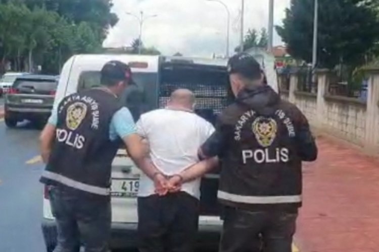 Kendisini polis olarak tanıtan dolandırıcı 3 bin 500 ara&ccedil; incelenerek yakalandı