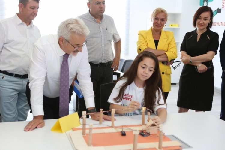 Bursa Nil&uuml;fer'de &ccedil;ocuklar iklim dostu projelerini sergiledi