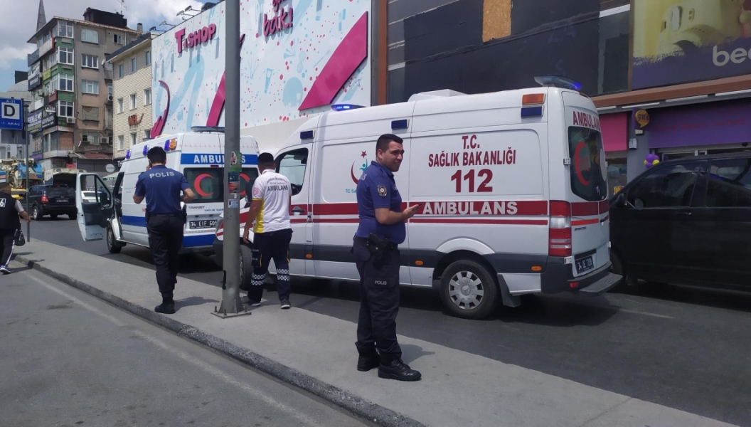 İstanbul Bah&ccedil;elievler'de yayaya ambulans &ccedil;arptı