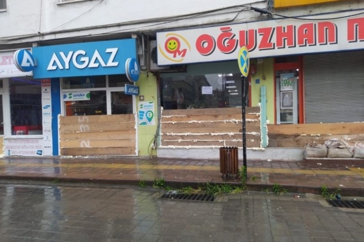 Zonguldaklı esnaftan sele karşı silikonlu &ouml;nlem