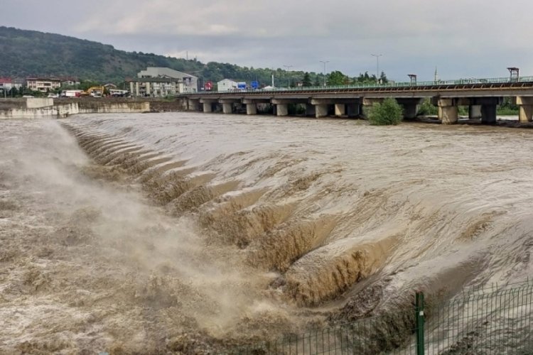 Zonguldak'ın &Ccedil;aycuma il&ccedil;esinde taşkın meydana geldi