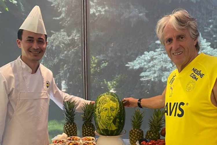 Jorge Jesus'a karpuz &uuml;zerinde portre jesti