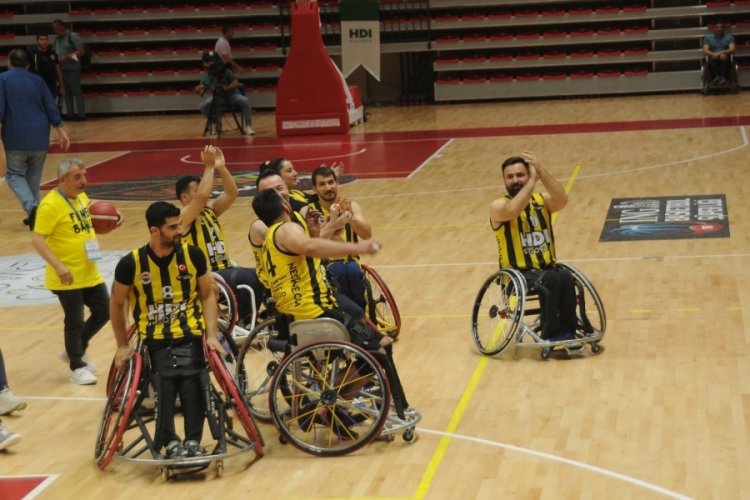 Fenerbah&ccedil;e, adını finale yazdırdı