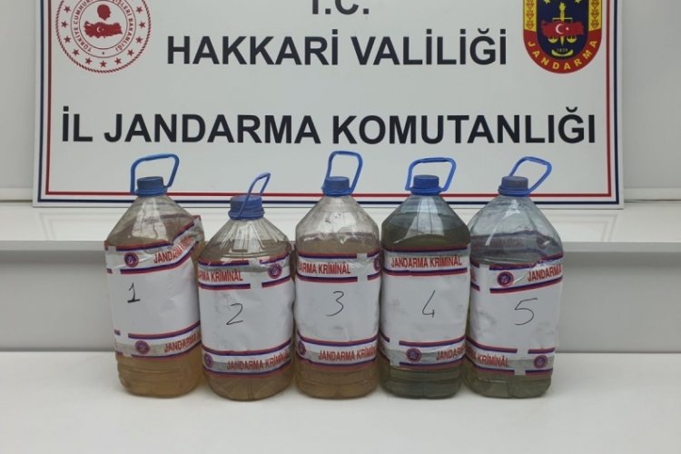Hakkari'de 25 litre asit anhidrit maddesi ele ge&ccedil;ildi