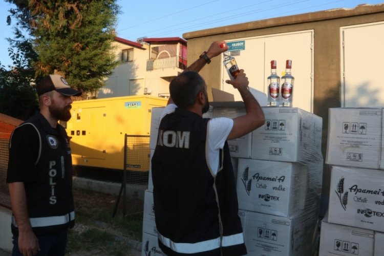 17 bin 150 şişe ka&ccedil;ak i&ccedil;ki ele ge&ccedil;irildi